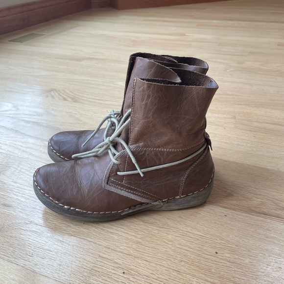 Bernie Mev. Brown Leather Hanzel Ankle Booties Size 38 EUC - Picture 1 of 12